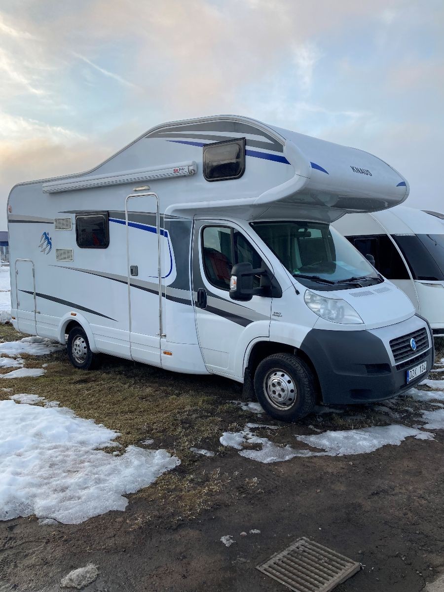 Hyr husbil i Karlstad med 6 sängplatser från 7 409 SEK/vecka Housecar.se